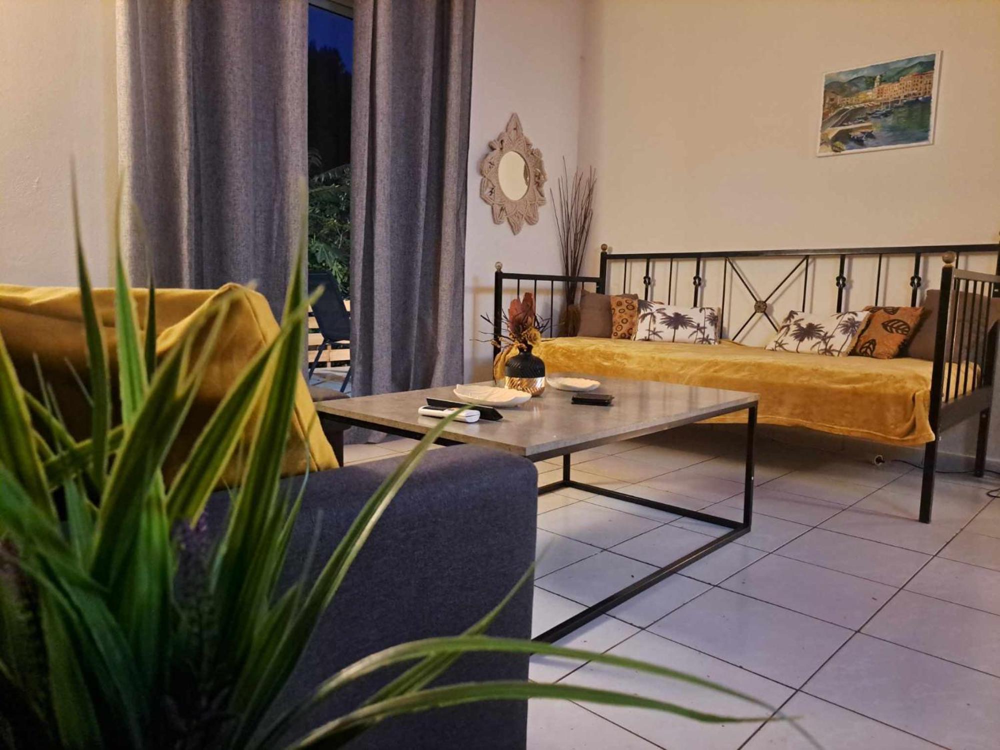 Felina House Villa Артемида Екстериор снимка